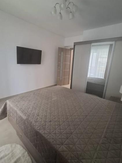 Apartament cu 2 camere decomandat, mobilat în Apărătorii Patriei