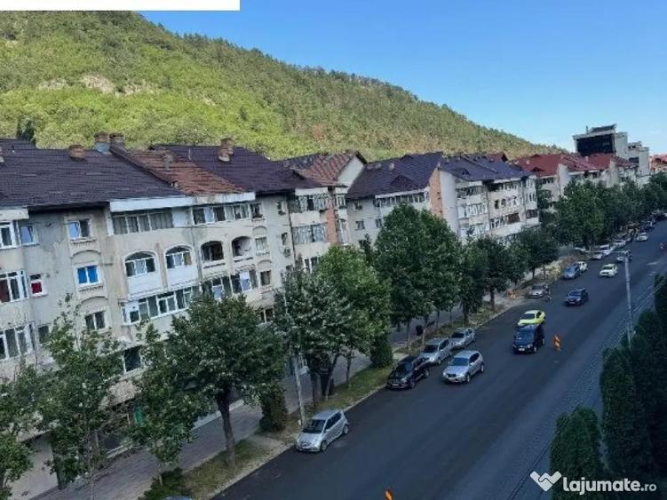 Apartament cu 2 camere decomandat în Mărăței