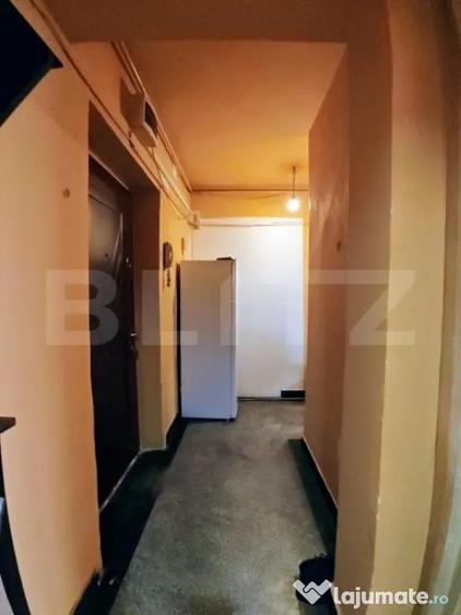 Apartament cu 4 camere semidecomandat în Central