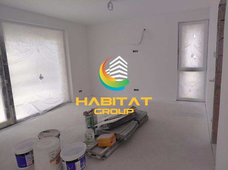 Apartament cu 5 camere decomandat în Est