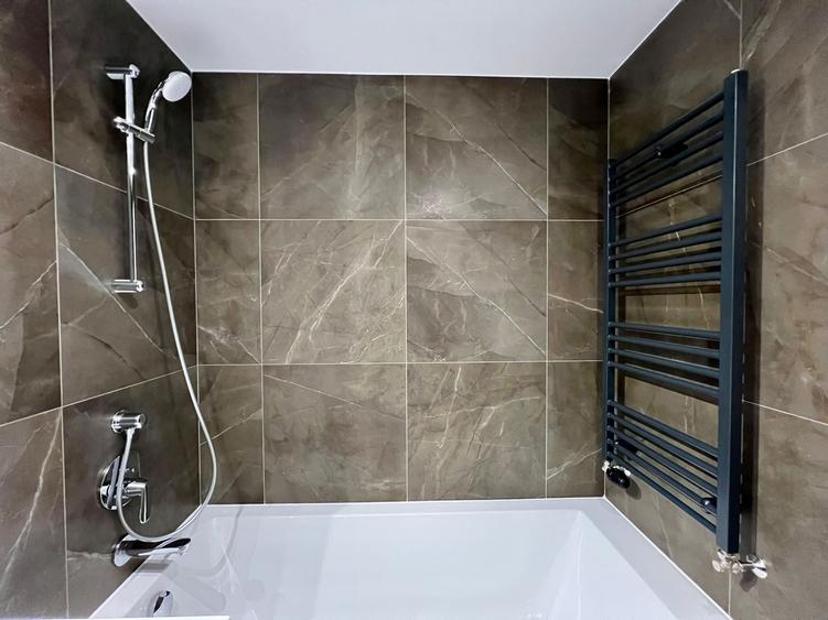 Apartament cu 3 camere semidecomandat în Herăstrău