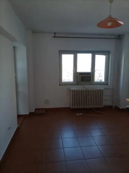 Apartament cu 5 camere decomandat în Unirii