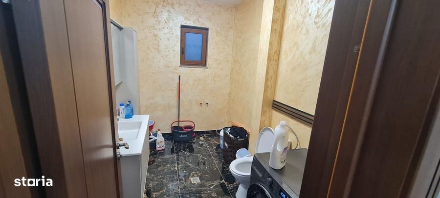 Casă cu 4 camere în Olteni