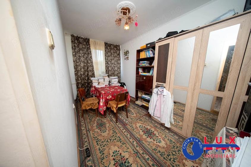 Apartament cu 3 camere semidecomandat în Babadag