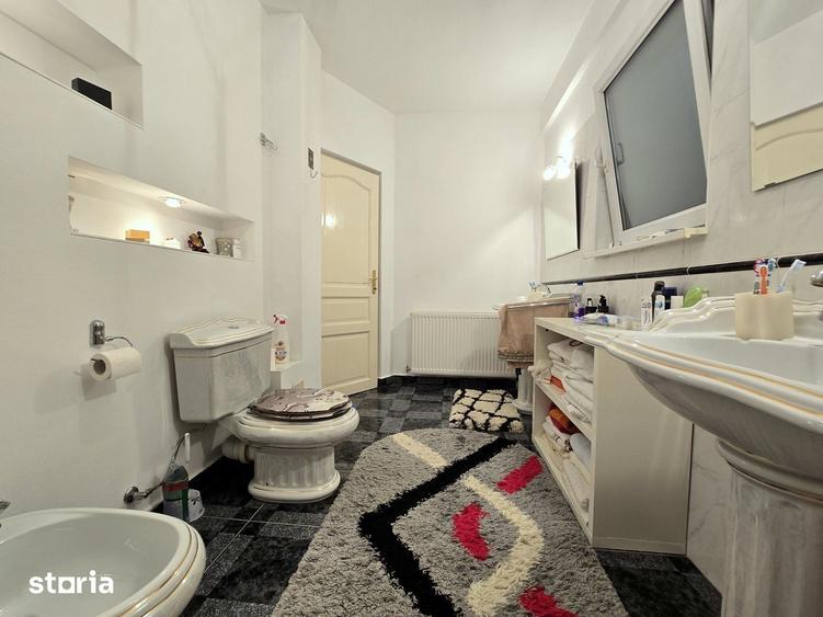 Casă cu 6 camere cu Teren 261 Mp în Eminescu