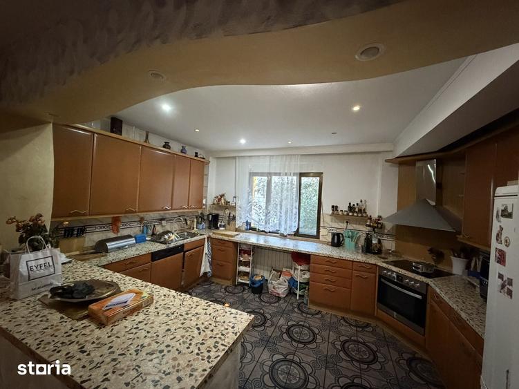 Casă cu 5 camere cu Teren 250 Mp în Ferentari