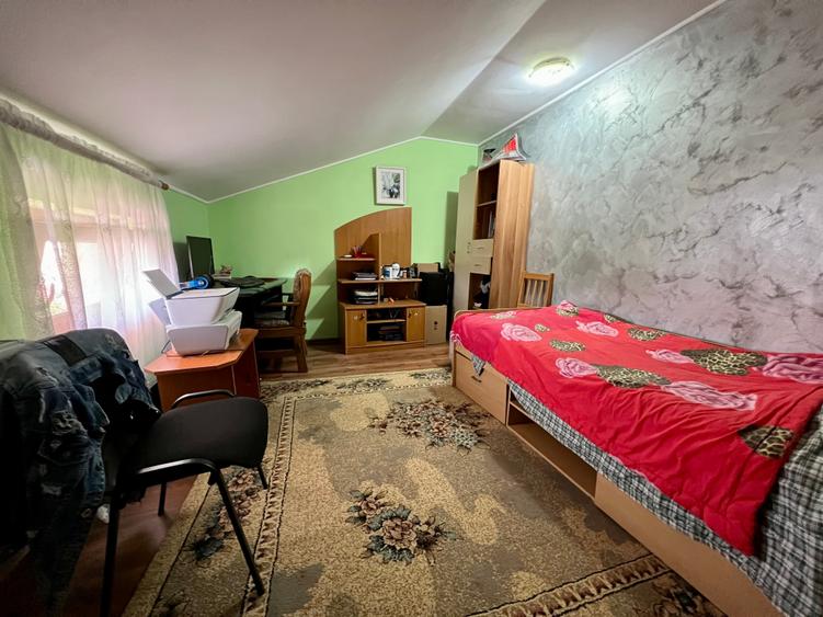 Casă cu 5 camere cu Teren 450 Mp în Valea Adâncă