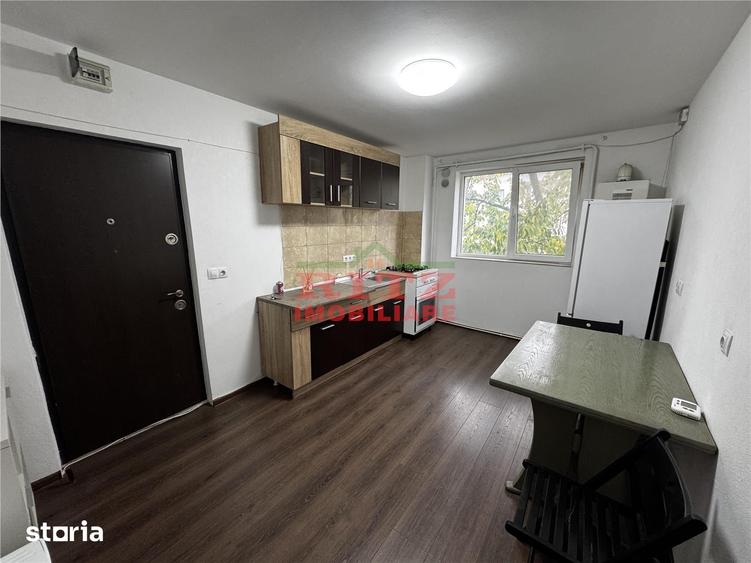 Apartament cu 2 camere semidecomandat în Nicolae Titulescu