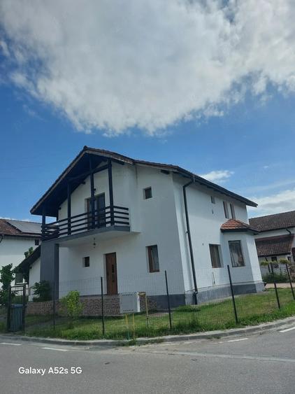 Casă cu Teren 330 Mp în Central
