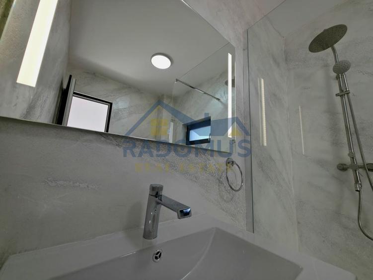Casă individuală cu 12 camere cu Canalizare în Nord
