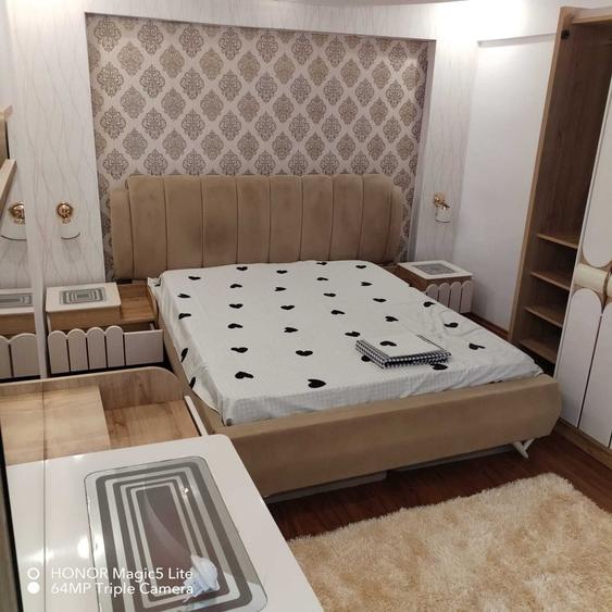 Apartament cu 3 camere decomandat în Palazu Mare