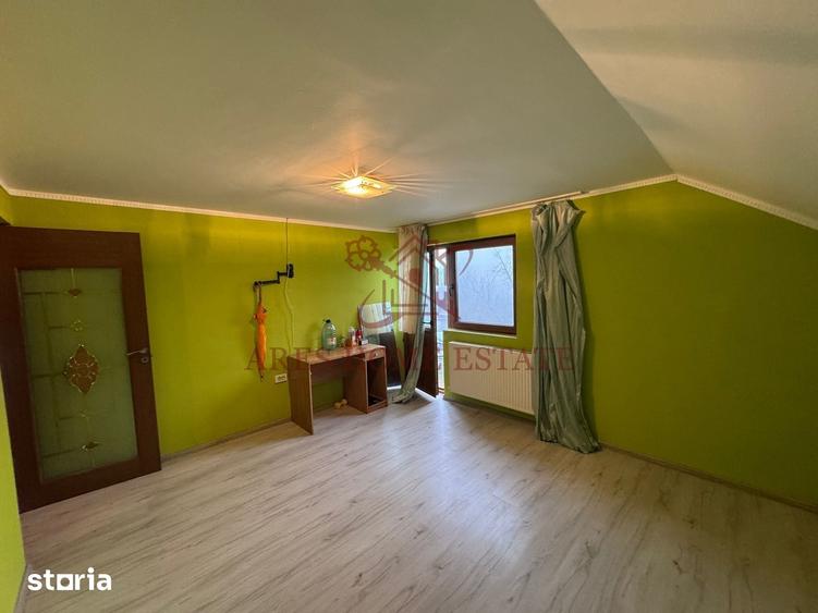 Casă cu 7 camere cu Teren 1765 Mp în Orțișoara