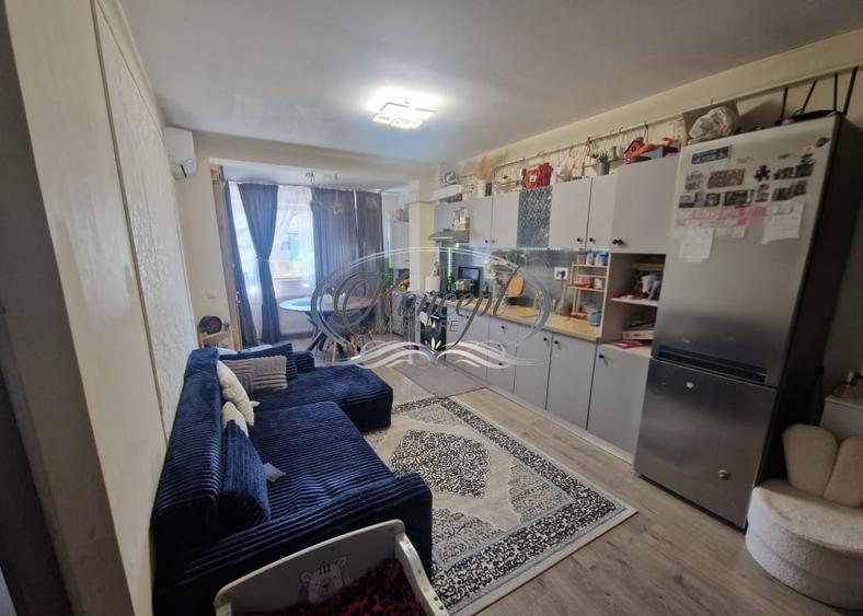 Apartament cu 3 camere semidecomandat, mobilat în Florești