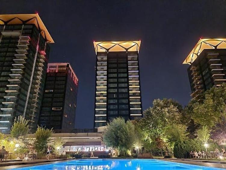 Apartament cu 3 camere semidecomandat în Herăstrău