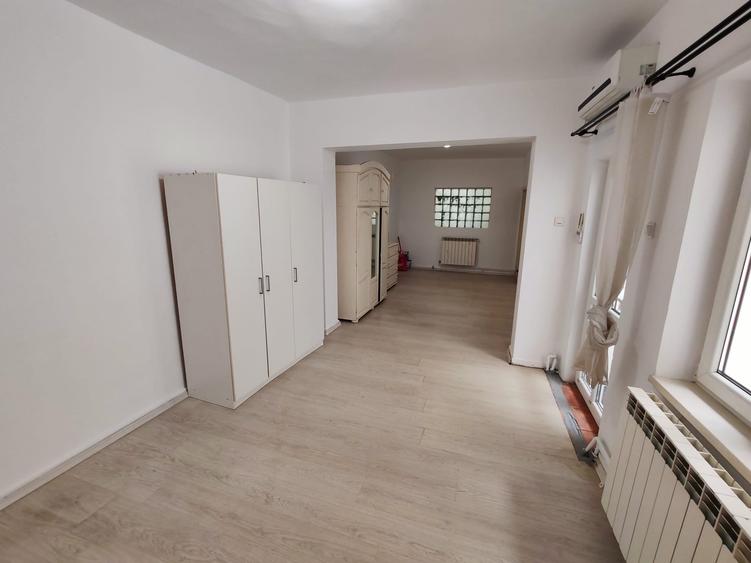 Apartament cu 3 camere semidecomandat, mobilat în Moșilor