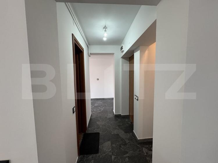 Apartament cu 3 camere semidecomandat, mobilat în Central
