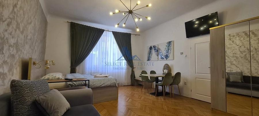 Apartament cu 3 camere decomandat în Est