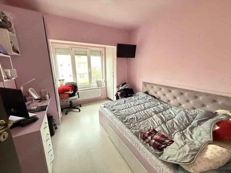 Apartament cu 4 camere decomandat în Soarelui