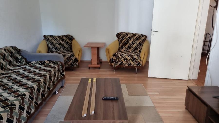 Apartament cu 3 camere decomandat în Titan
