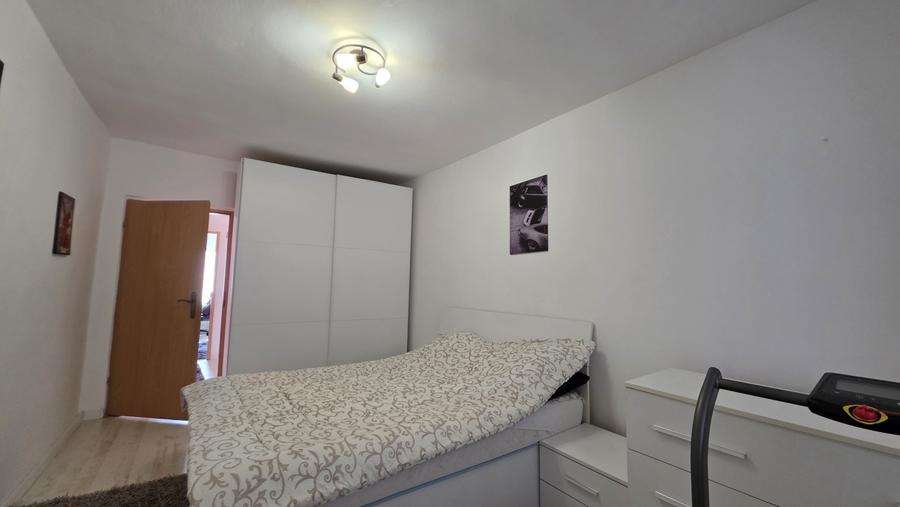 Apartament cu 3 camere semidecomandat, mobilat în Circumvalațiunii