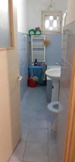 Apartament cu 3 camere semidecomandat în Km 4