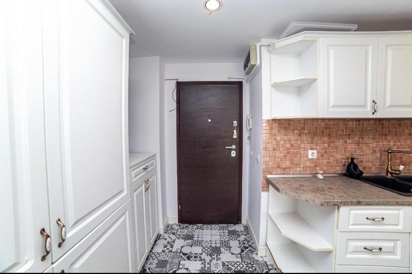 Apartament cu 3 camere semidecomandat, mobilat în Doamna Ghica