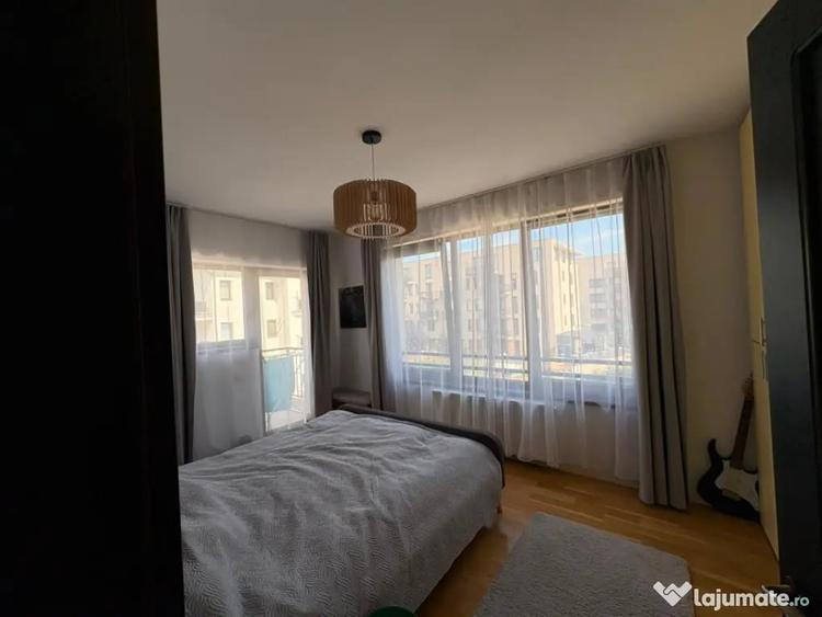 Apartament cu 3 camere decomandat în Est