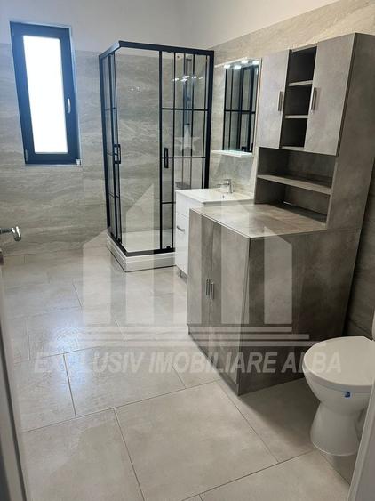 Apartament cu 3 camere decomandat, mobilat în Lipoveni