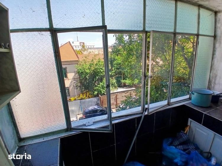 Apartament cu 3 camere decomandat în Central