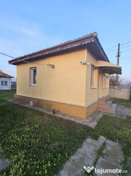 Casă cu 3 camere cu Teren 1090 Mp în Pielești