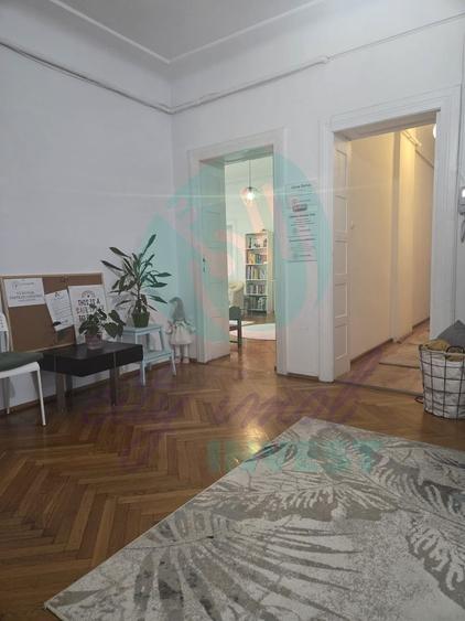 Apartament cu 5 camere semidecomandat în Armeneasca