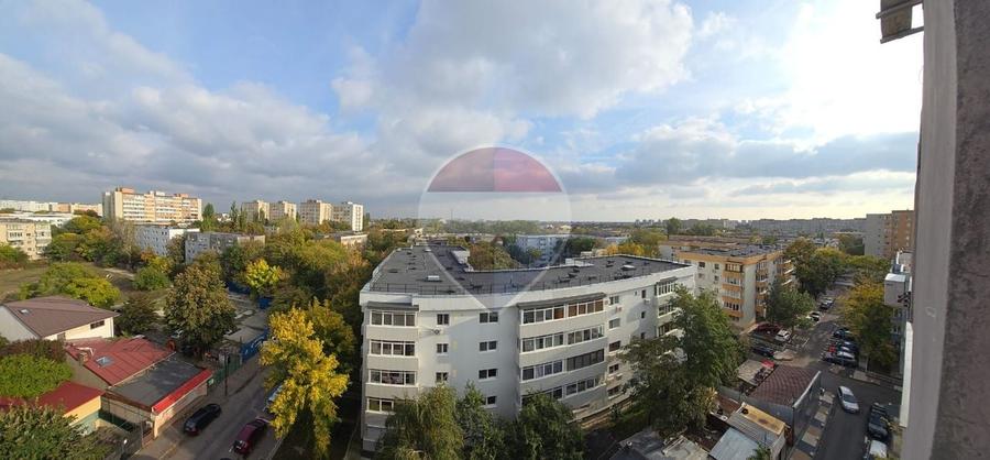 Apartament cu 3 camere semidecomandat în Rahova