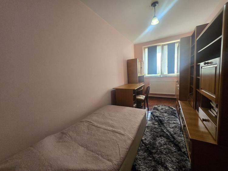 Apartament cu 3 camere decomandat în Abator