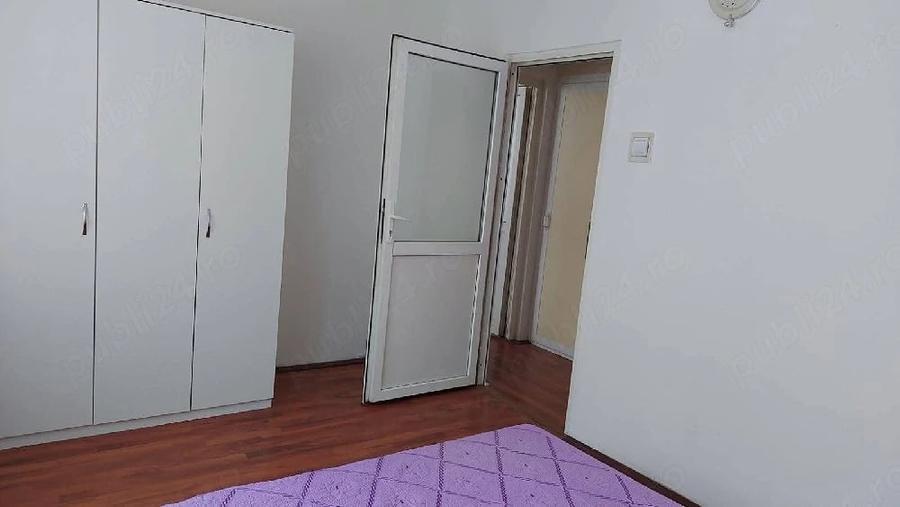 Apartament cu 2 camere semidecomandat în Craiovița Nouă