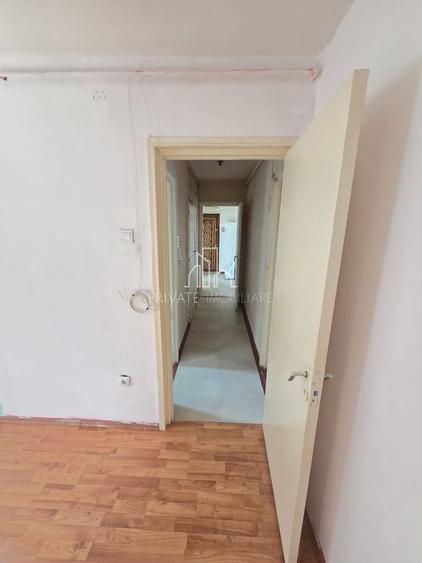 Apartament cu 3 camere decomandat în Sud