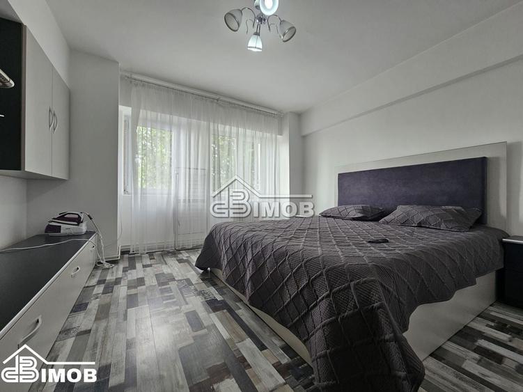 Apartament cu 3 camere decomandat, mobilat în Micro 11