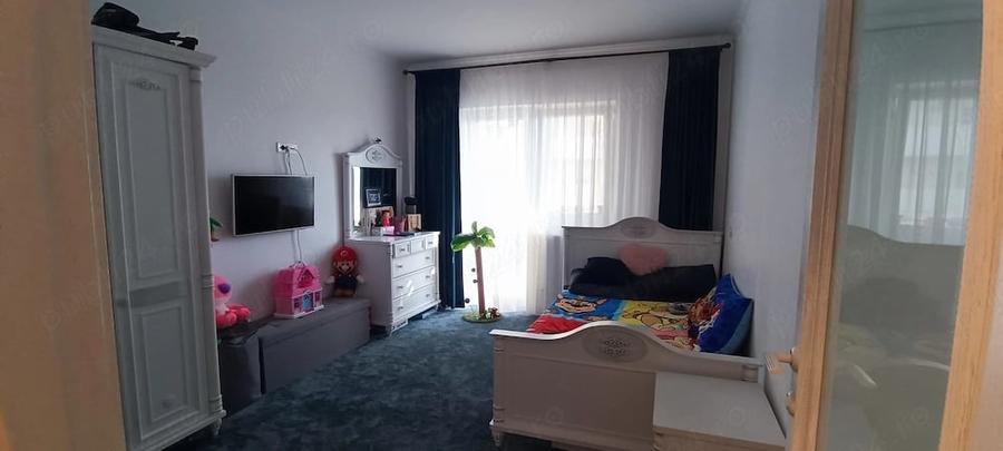 Apartament cu 3 camere decomandat în Berceni