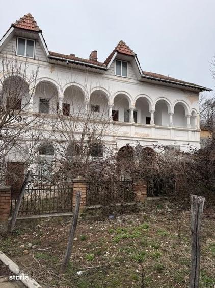 Casă cu 4 camere în Central