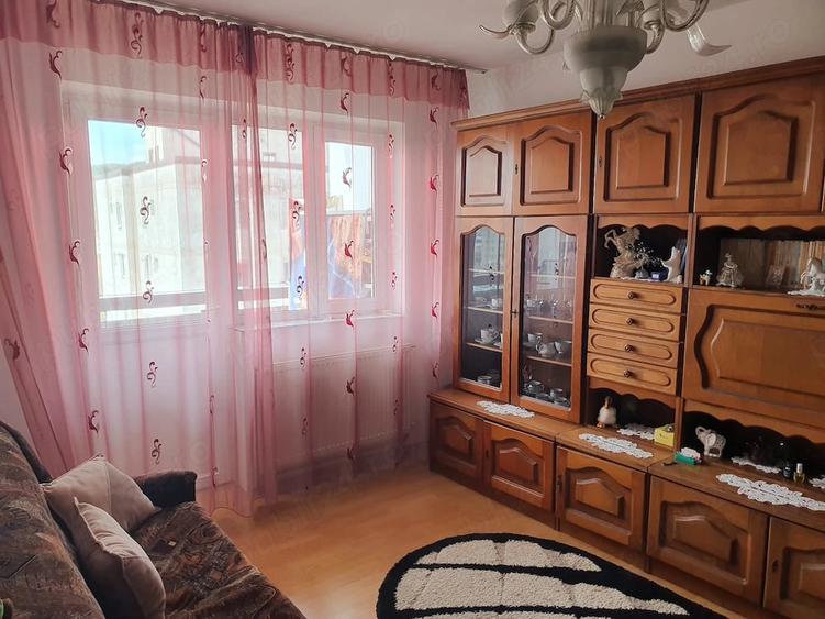 Apartament cu 3 camere decomandat în Ostroveni