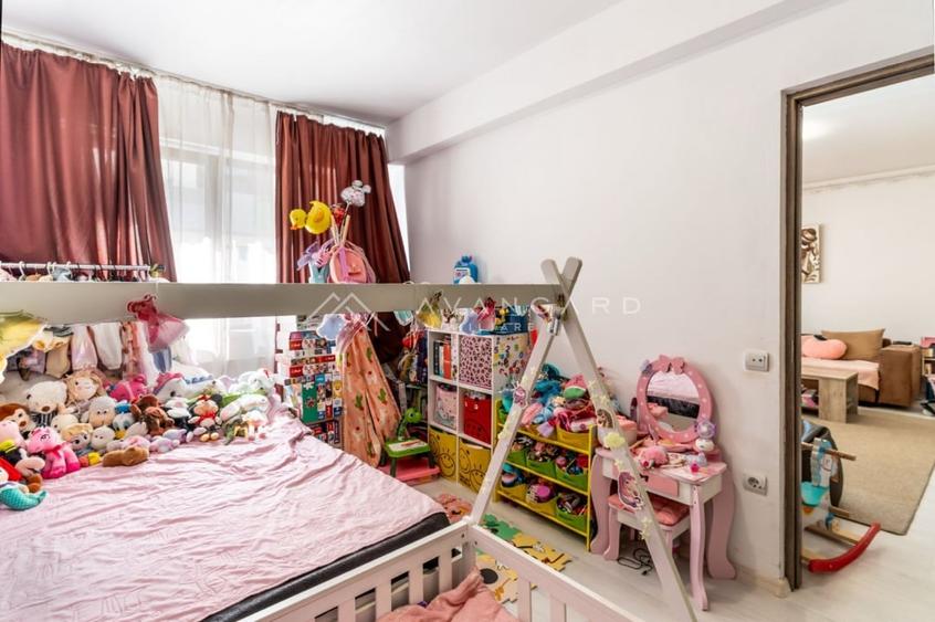 Apartament cu 2 camere semidecomandat, mobilat în Florești