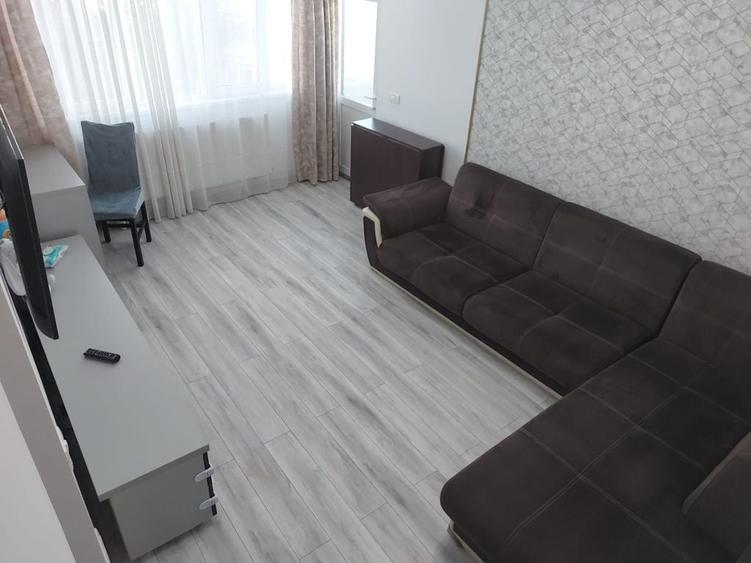 Apartament cu 2 camere decomandat în Casa de Cultură