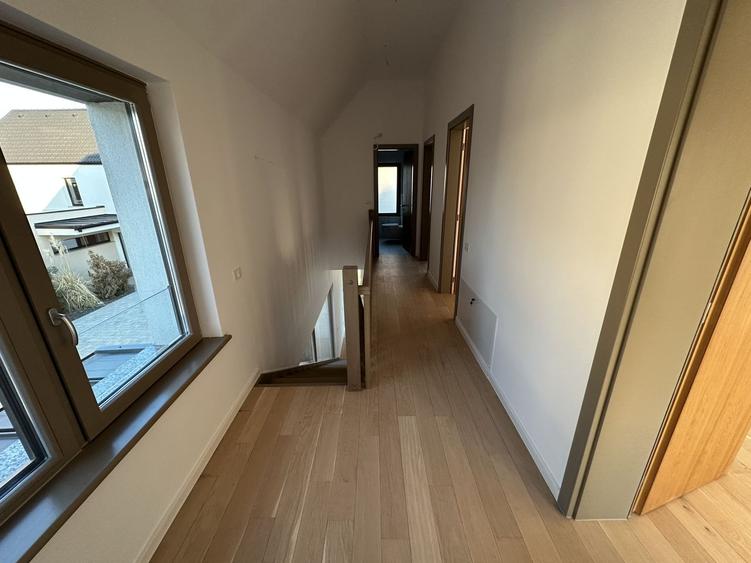Duplex cu 5 camere cu Canalizare în Exterior Nord