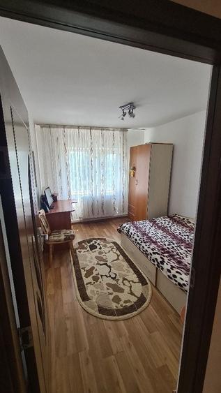Apartament cu 3 camere decomandat în Horia