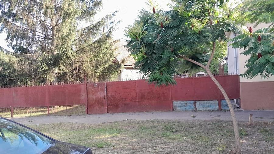 Casă cu 2 camere cu Teren 1543 Mp în Central
