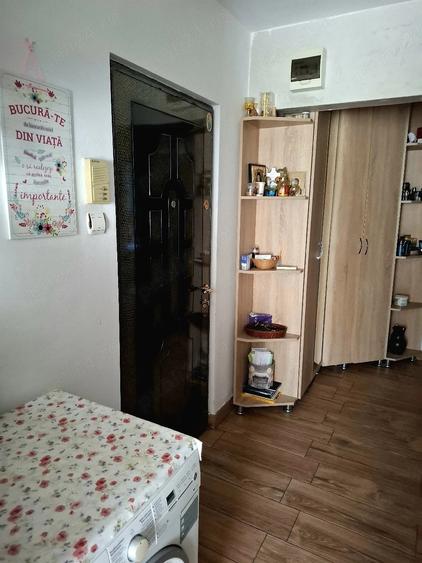 Apartament cu 3 camere decomandat în Lipovei