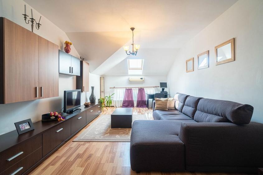 Apartament cu 2 camere semidecomandat, mobilat în Micălaca