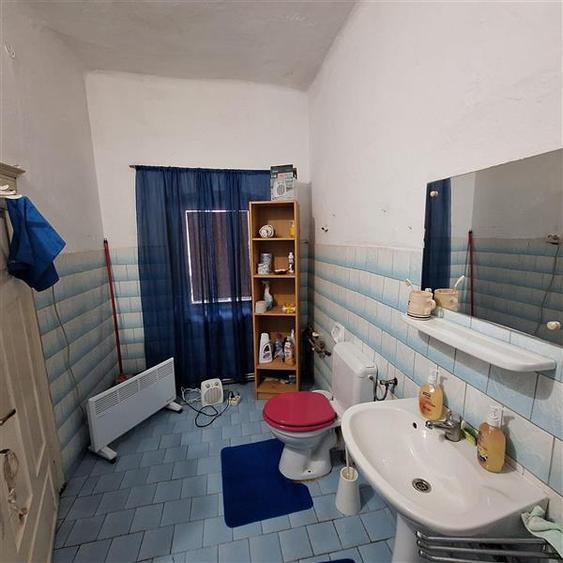Casă individuală cu 4 camere cu Canalizare în Est