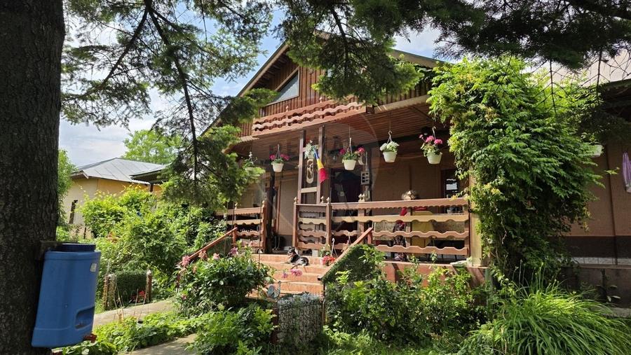 Casă individuală cu 3 camere cu Teren 5063 Mp în Uzunu