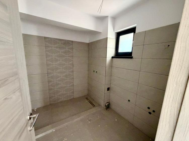 Imobil zona Mall Vitan. 13 cam. 11 bai, 5 balcoane, 2 spatii comerciale - 26