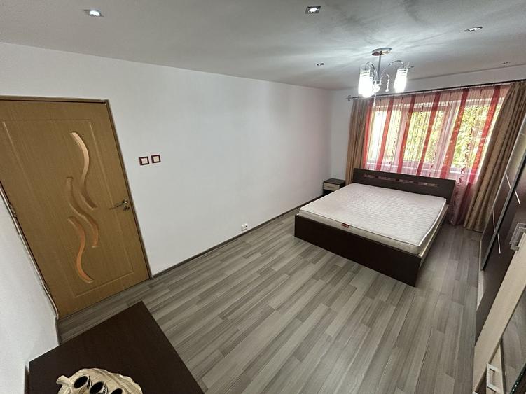 Apartament cu 2 camere decomandat în Girocului